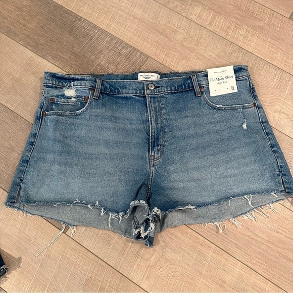 ABERCROMBIE AND FITCH WOMENS 4” DENIM MOM SHORTS NWT CURVE LOVE 35/20